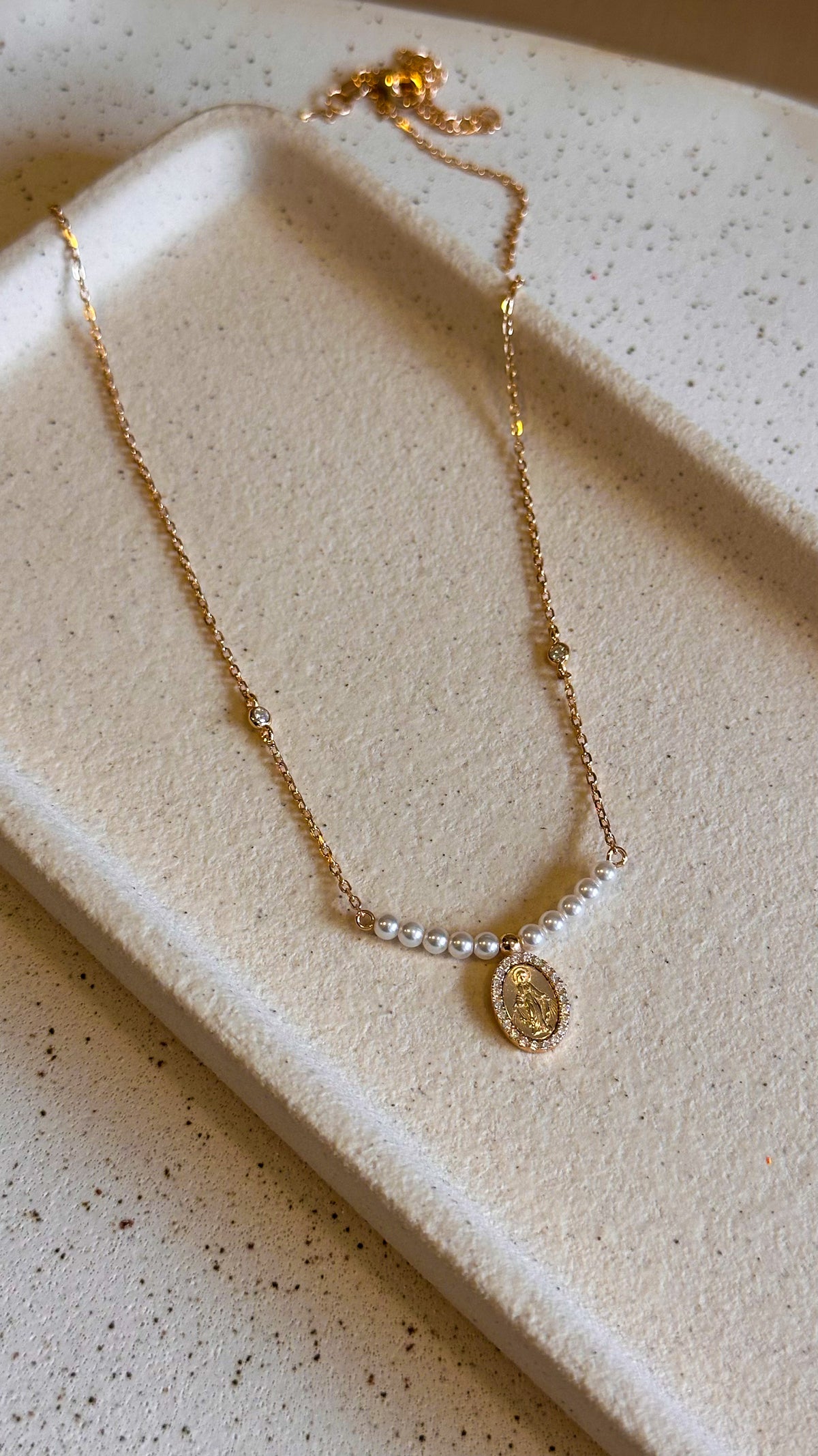 Colar Medalha com Pérolas Moissanite Prata 925