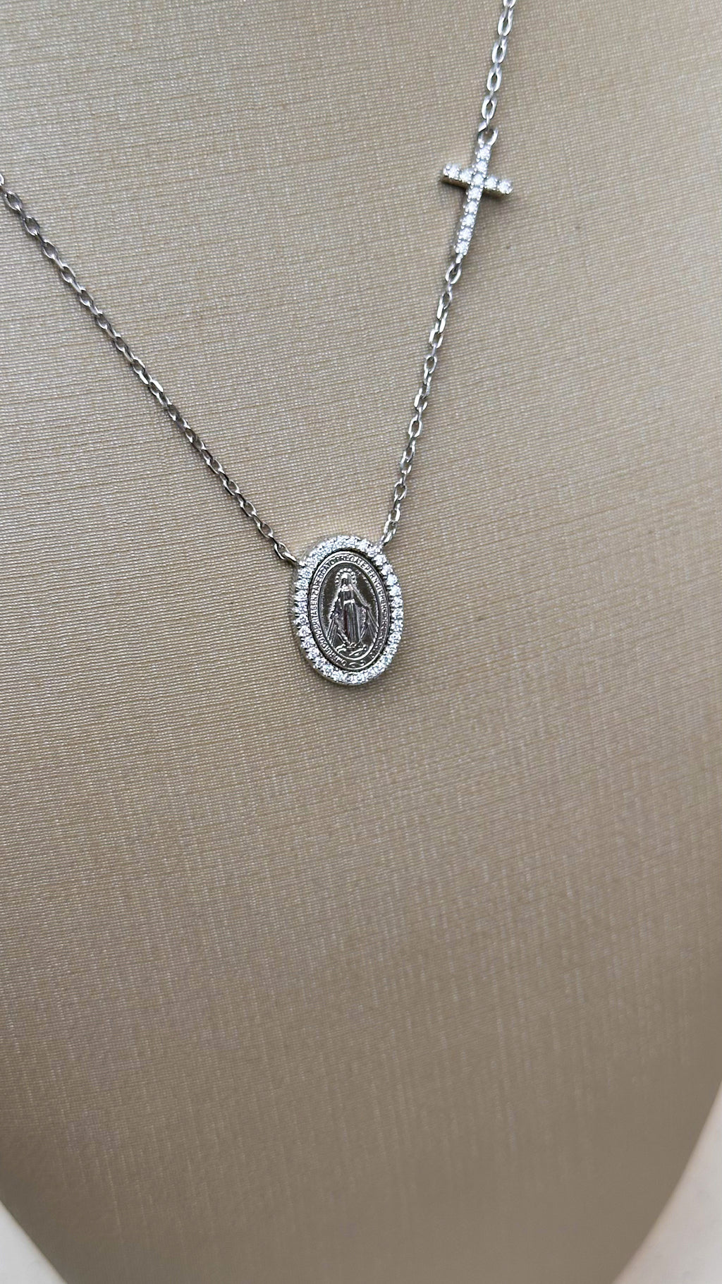 Colar Medalha Nossa Senhora com Cruz Moissanite Prata 925