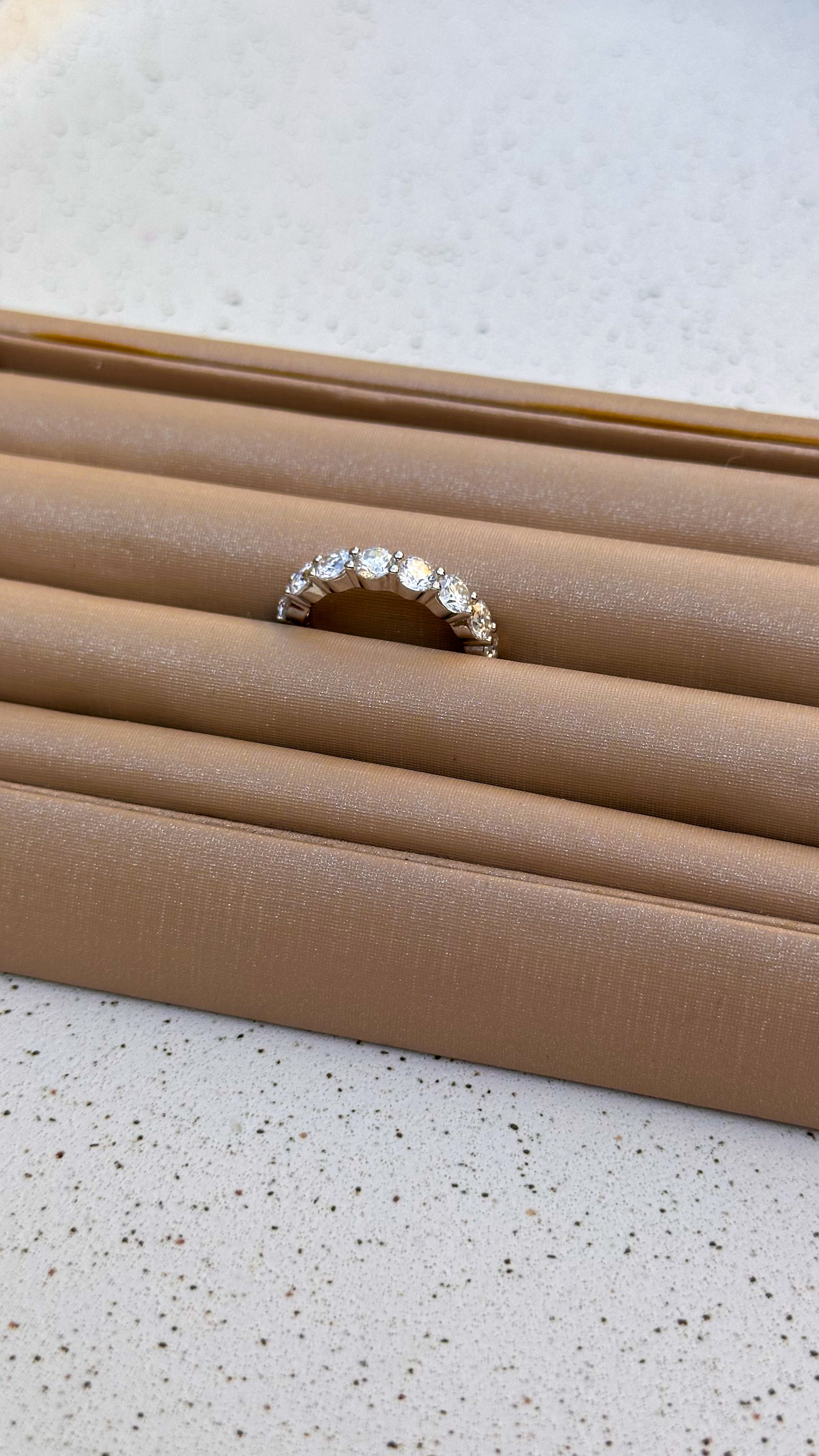 Anel Meia Aliança 4mm Moissanite Prata 925