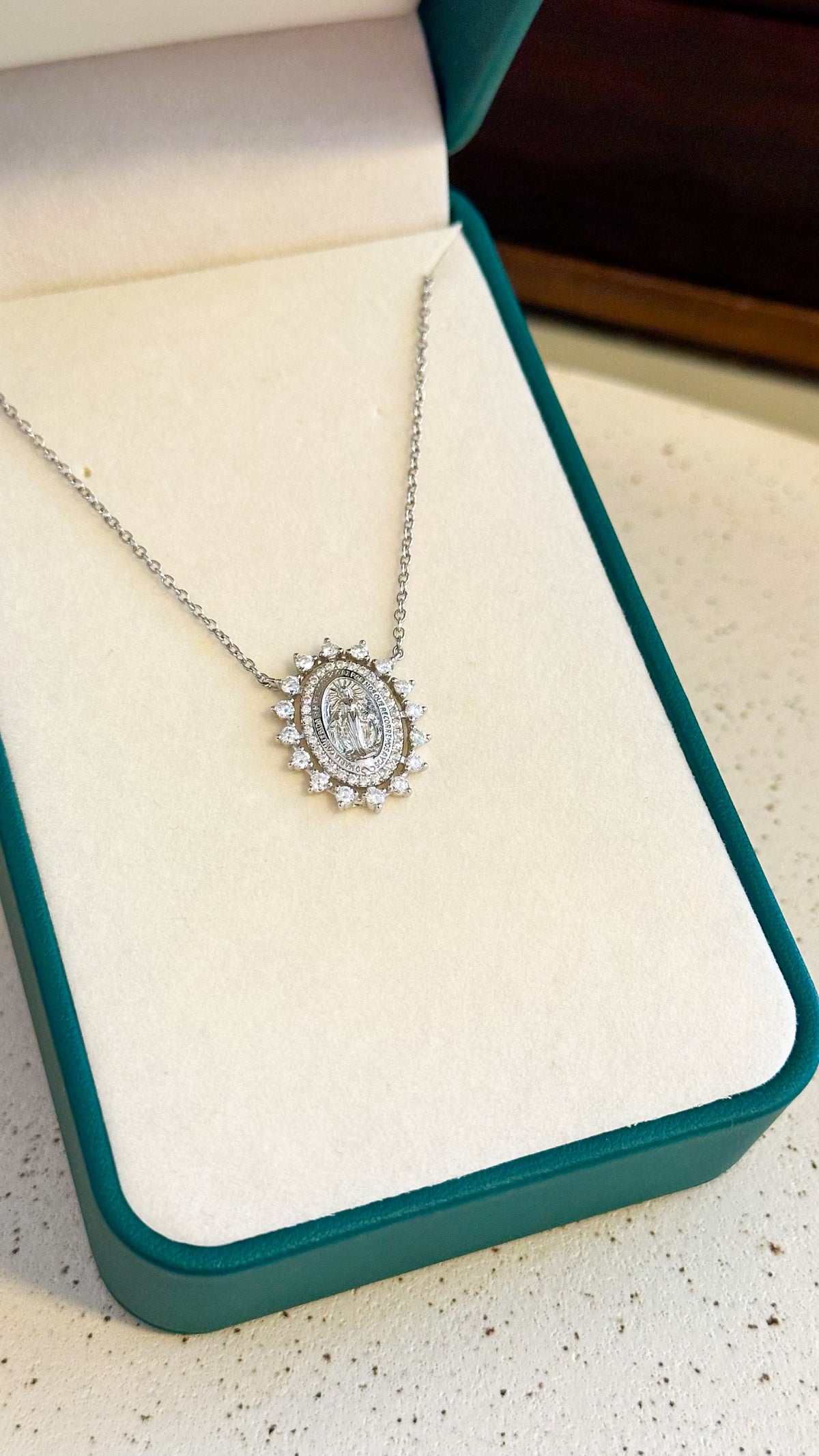 Colar Medalha Milagrosa Moissanite Prata 925