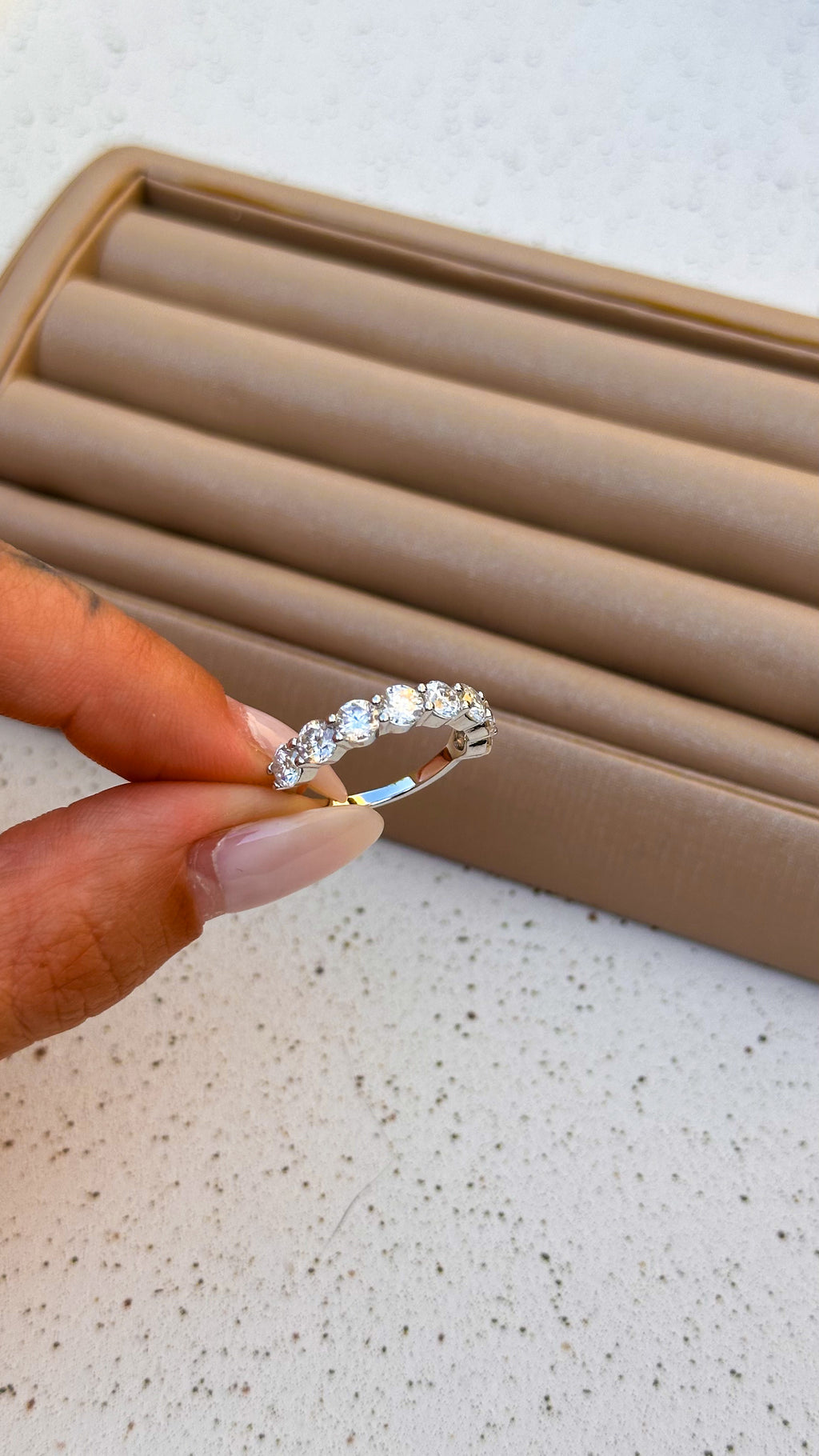Anel Meia Aliança 4mm Moissanite Prata 925