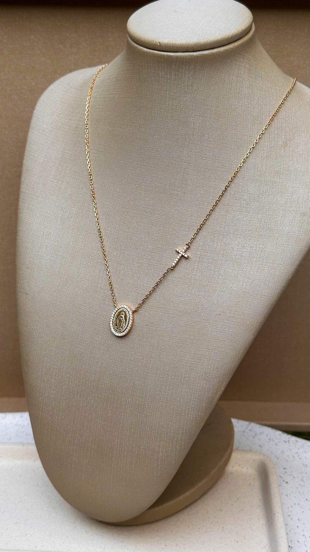 Colar Medalha Nossa Senhora com Cruz Moissanite Prata 925