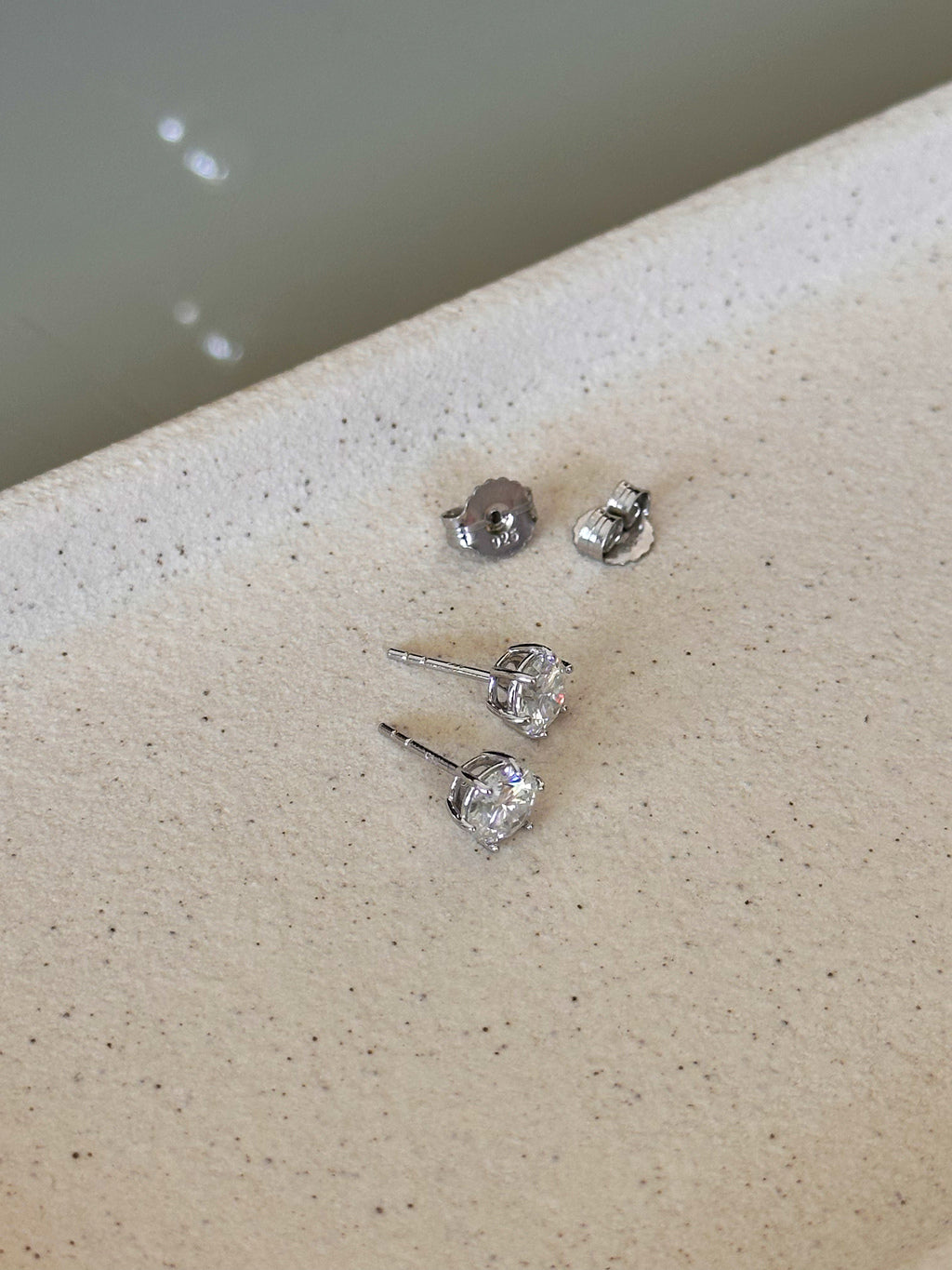 Brinco Esme Moissanite 6,5mm Prata 925
