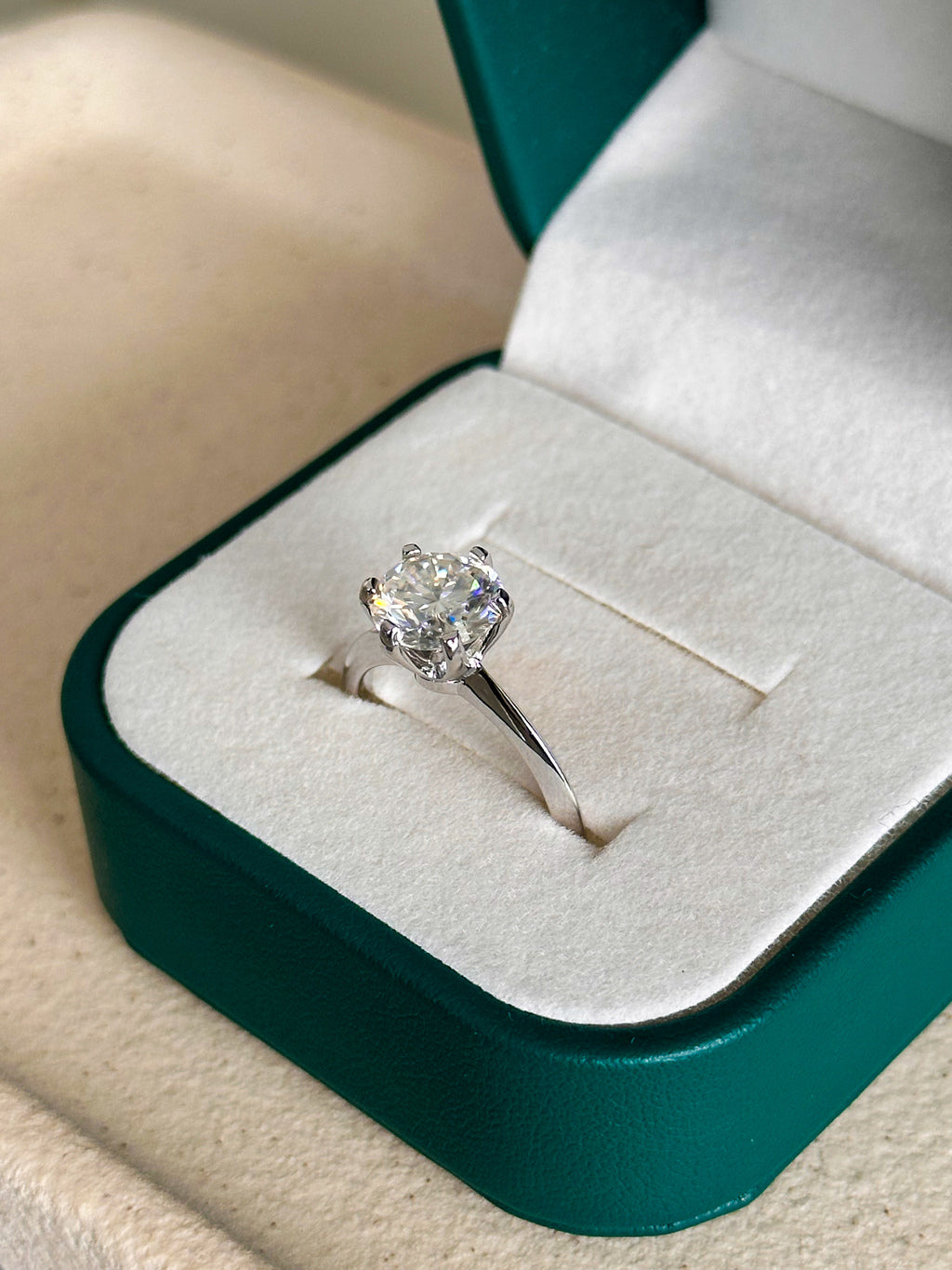 Anel Solitário Moissanite 8mm Prata 925