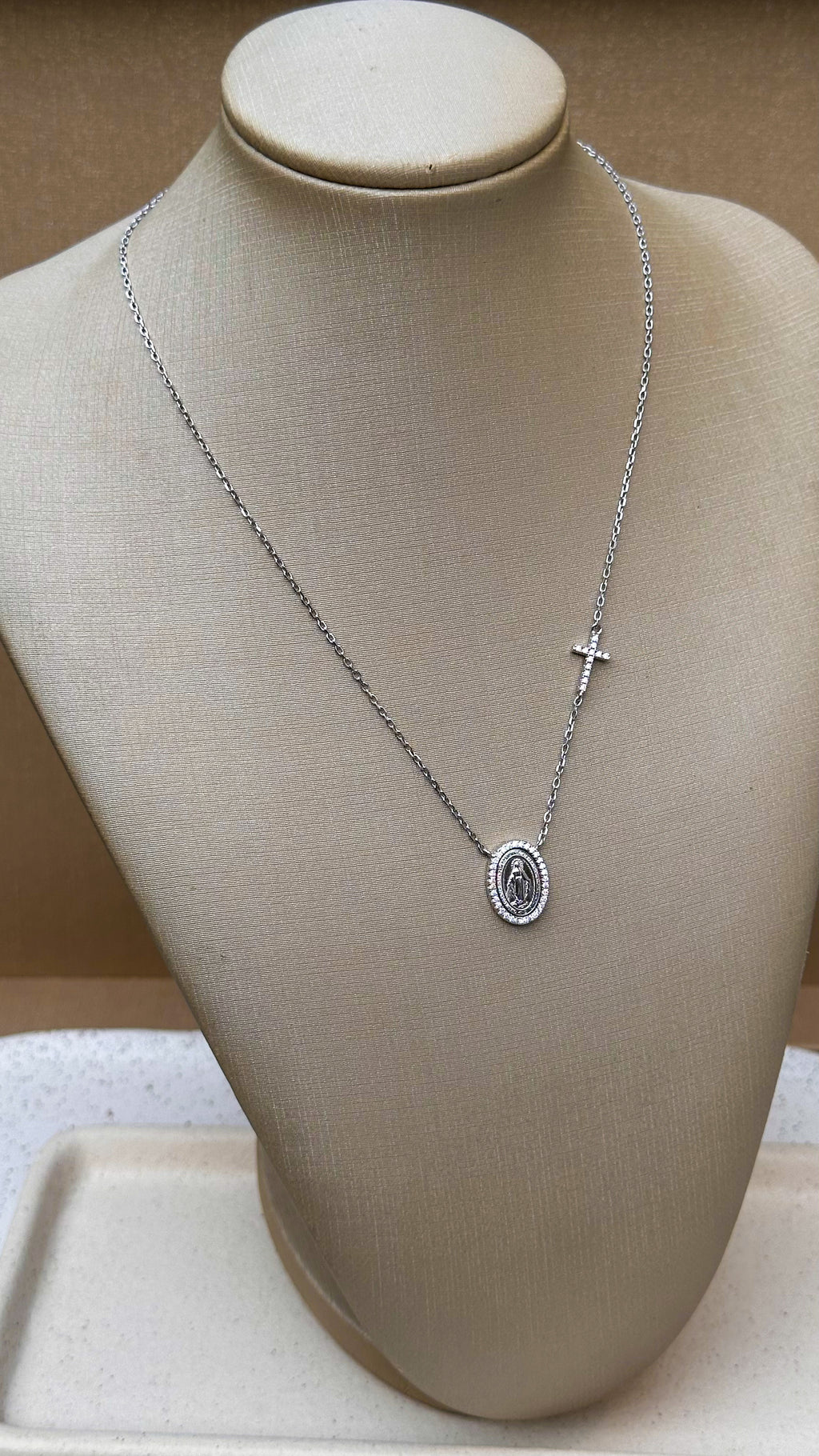 Colar Medalha Nossa Senhora com Cruz Moissanite Prata 925