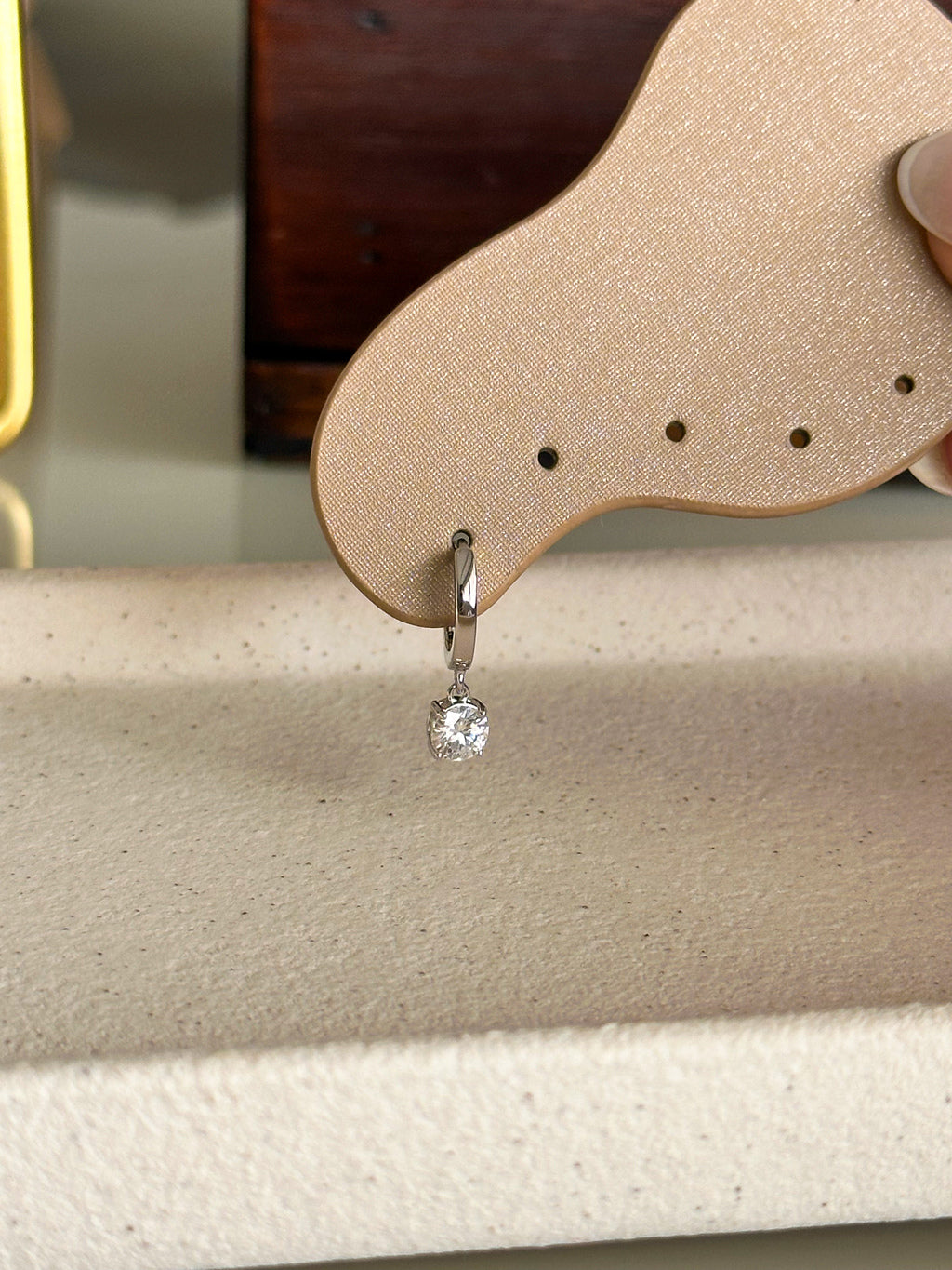 Argola Ponto de Luz Moissanite Prata 925