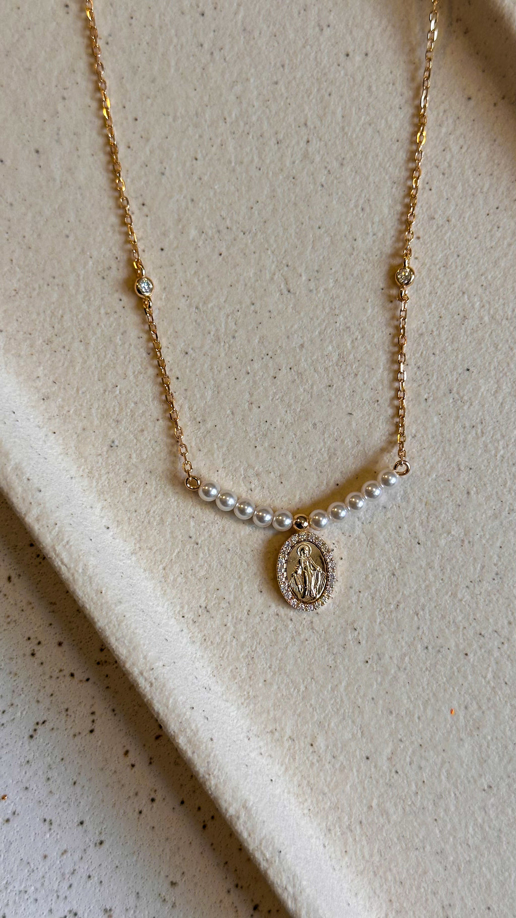 Colar Medalha com Pérolas Moissanite Prata 925