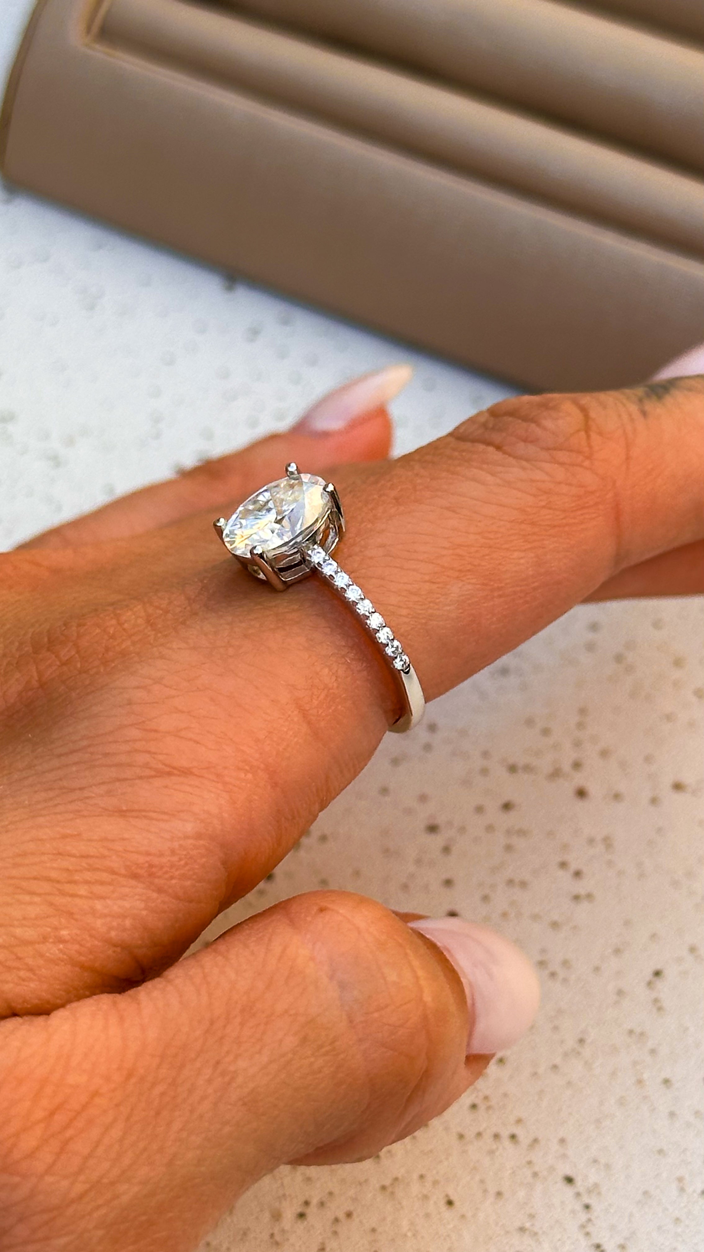 Anel Oval Moissanite Prata 925