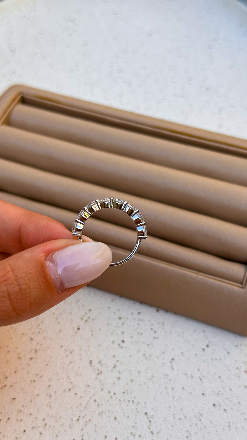 Anel Meia Aliança 4mm Moissanite Prata 925