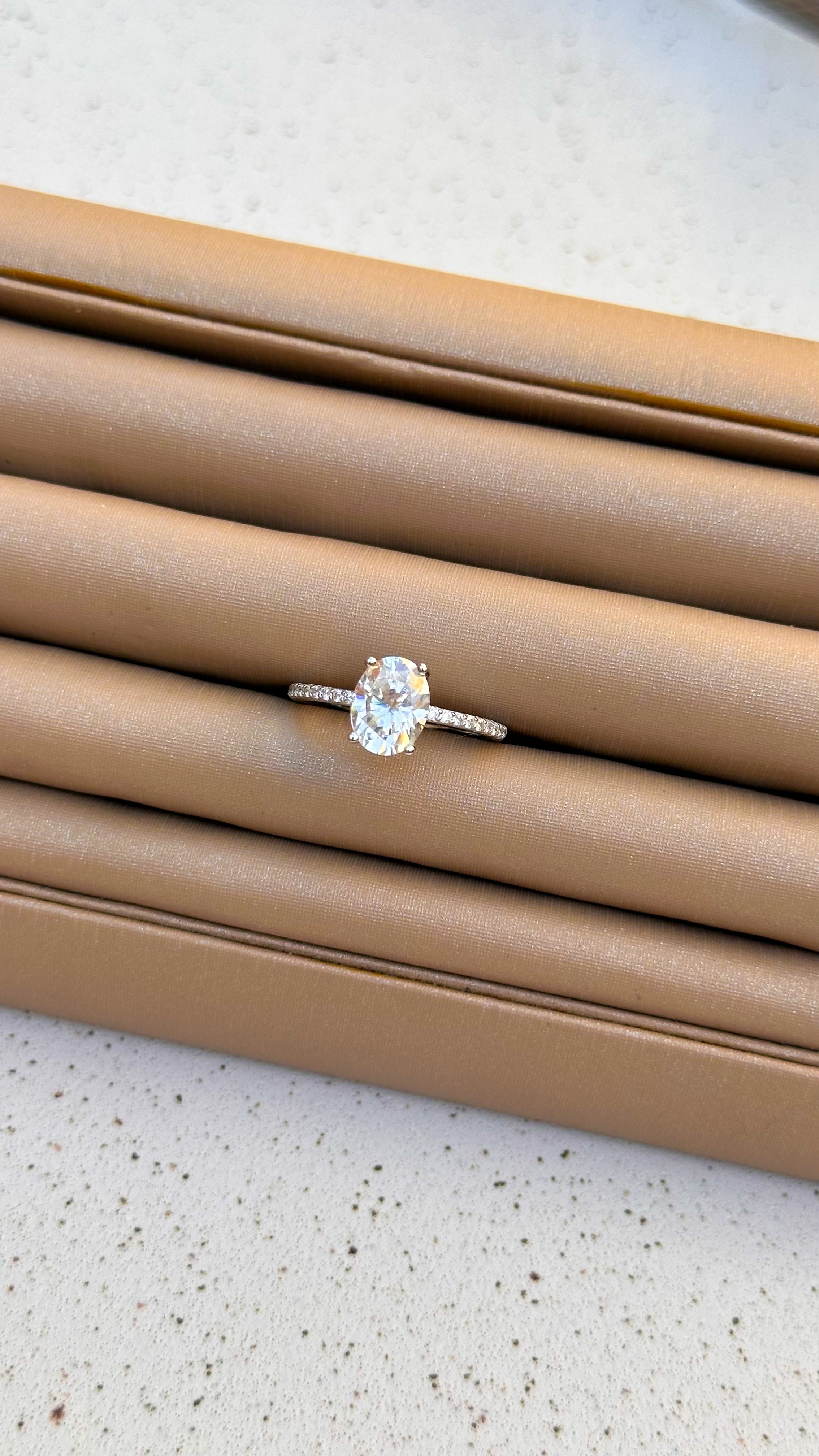 Anel Oval Moissanite Prata 925