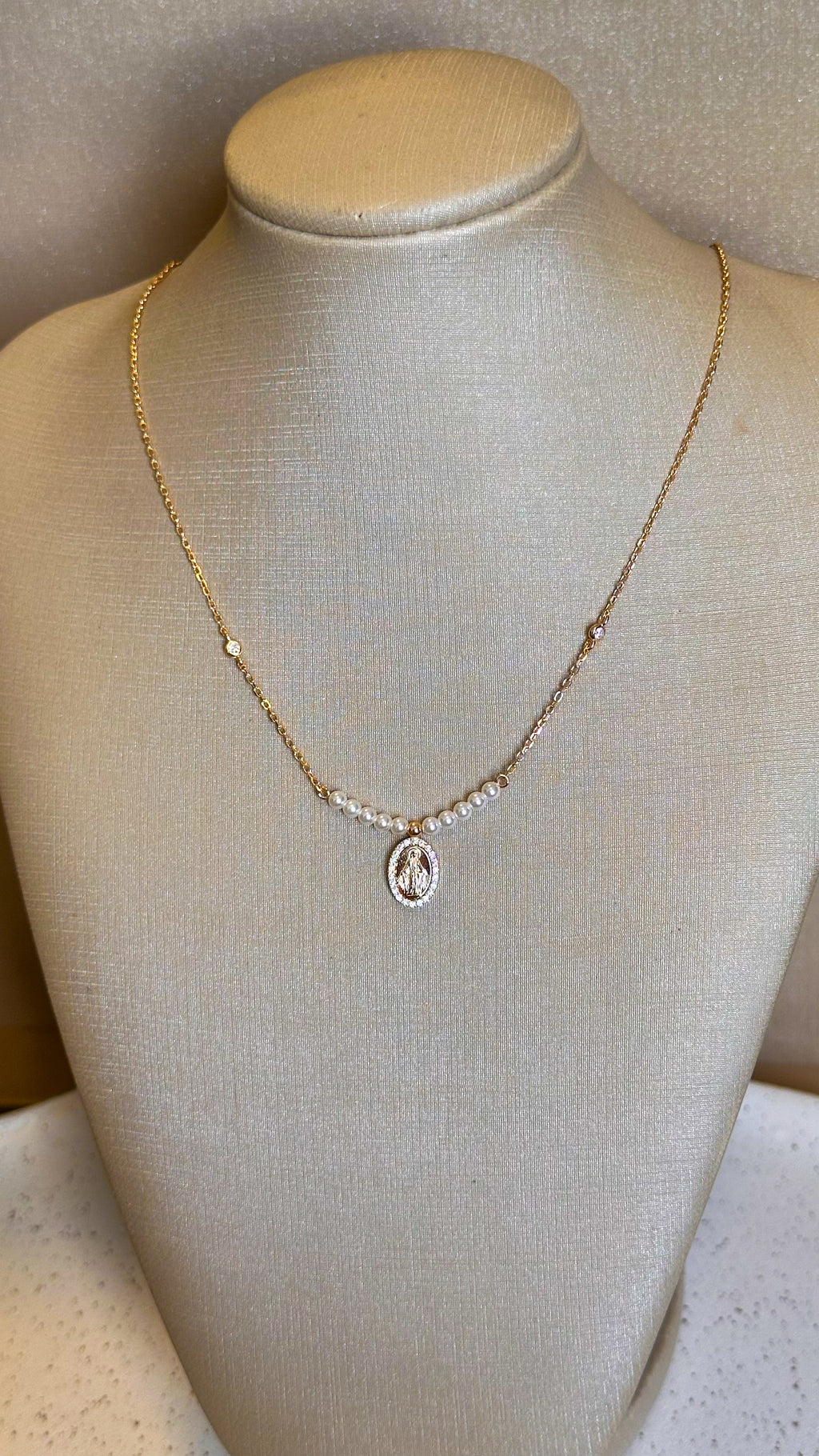 Colar Medalha com Pérolas Moissanite Prata 925