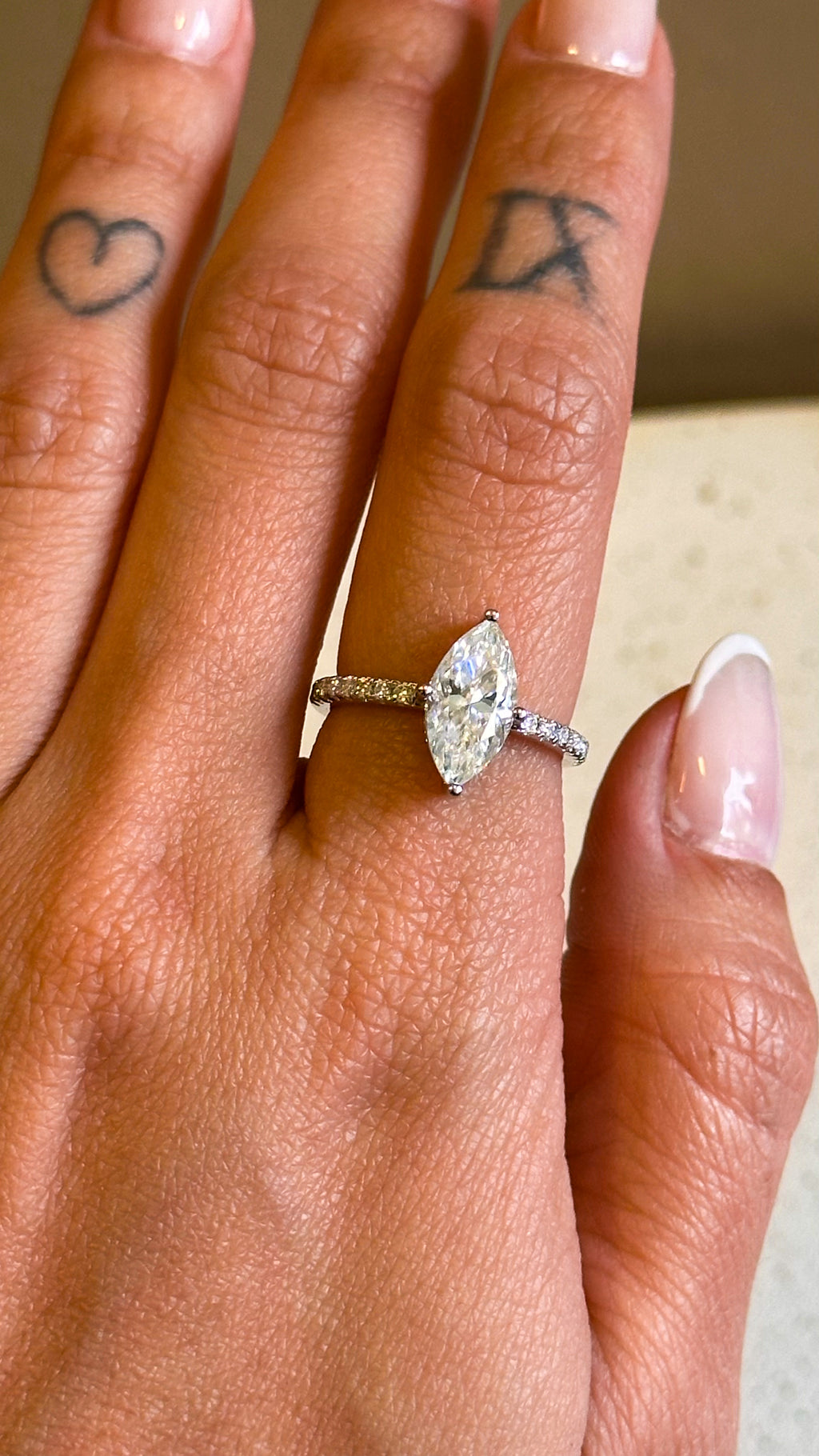 Anel Navete Solitário Moissanite Prata 925