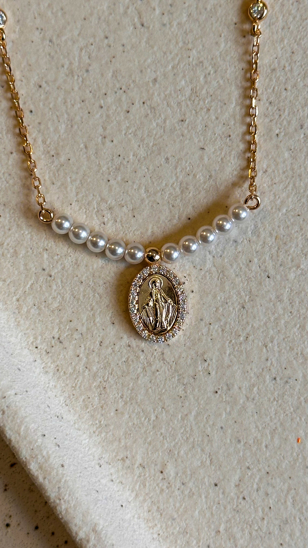 Colar Medalha com Pérolas Moissanite Prata 925