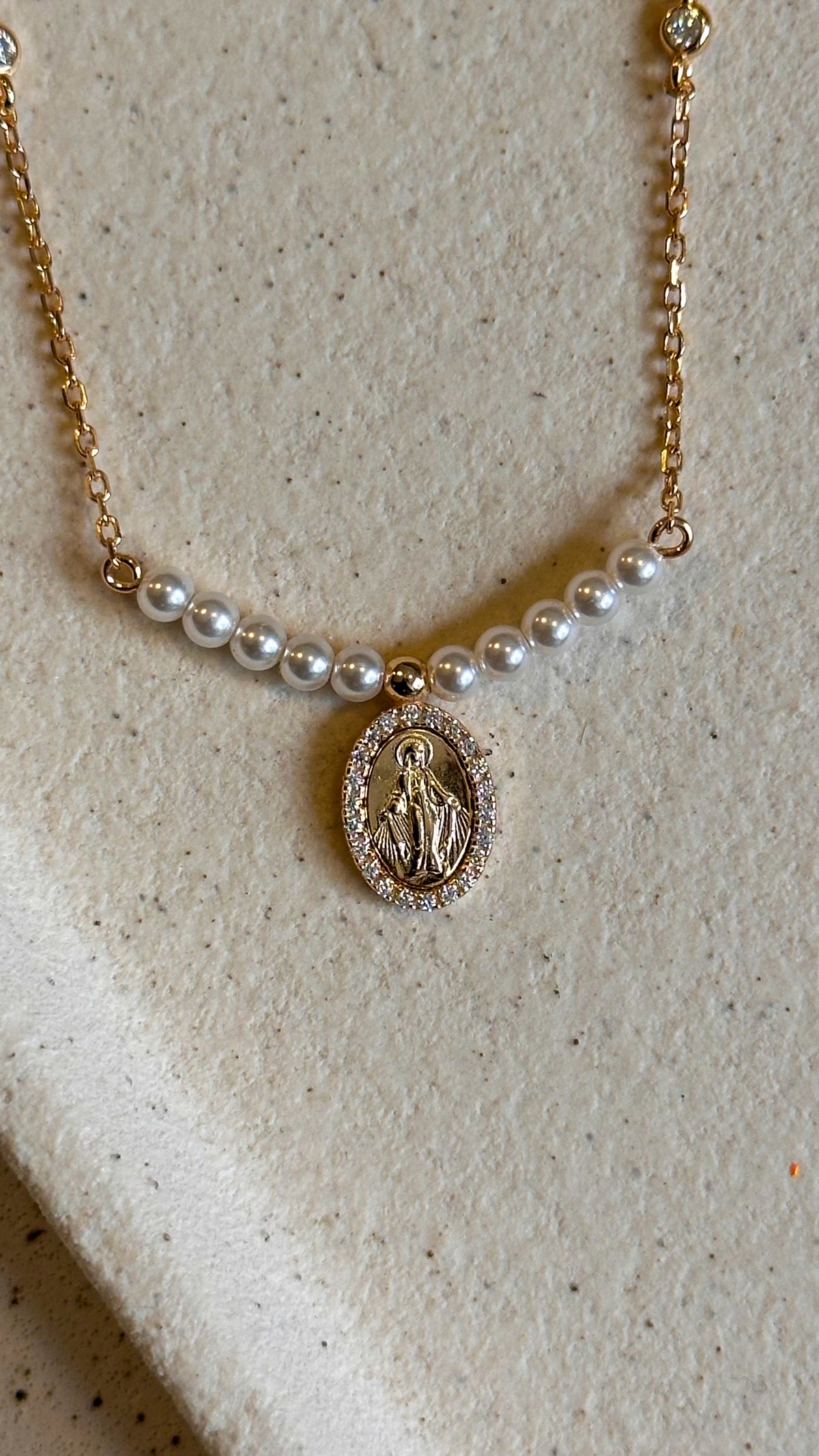 Colar Medalha com Pérolas Moissanite Prata 925