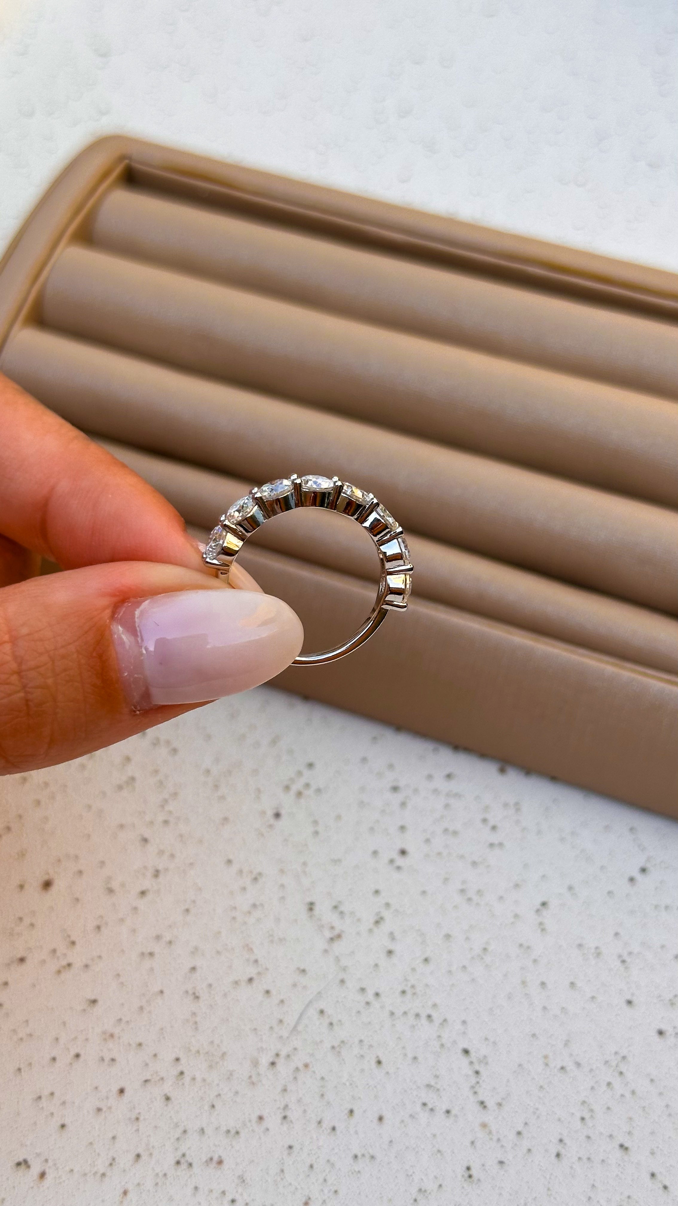 Anel Meia Aliança 4mm Moissanite Prata 925