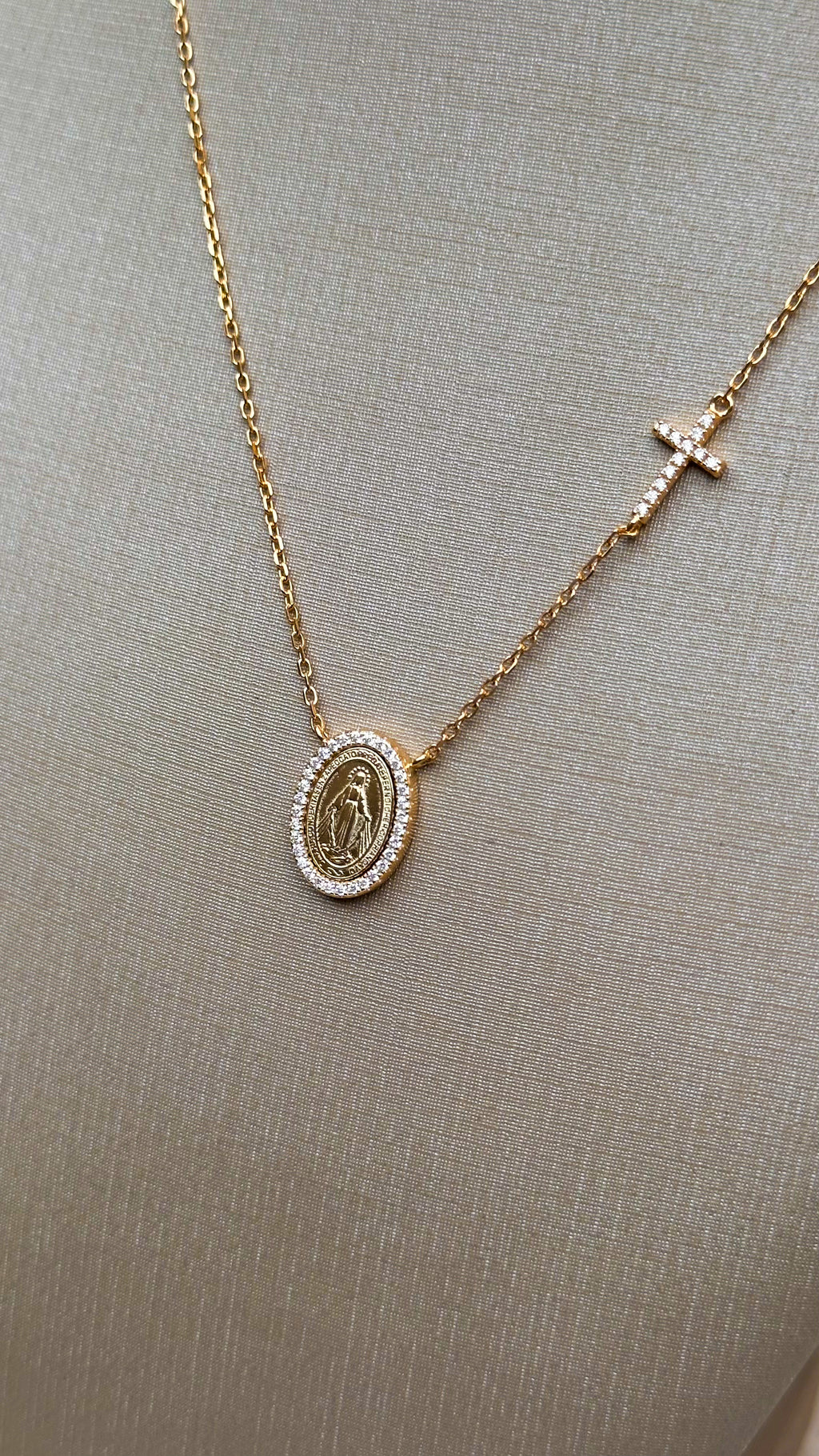 Colar Medalha Nossa Senhora com Cruz Moissanite Prata 925